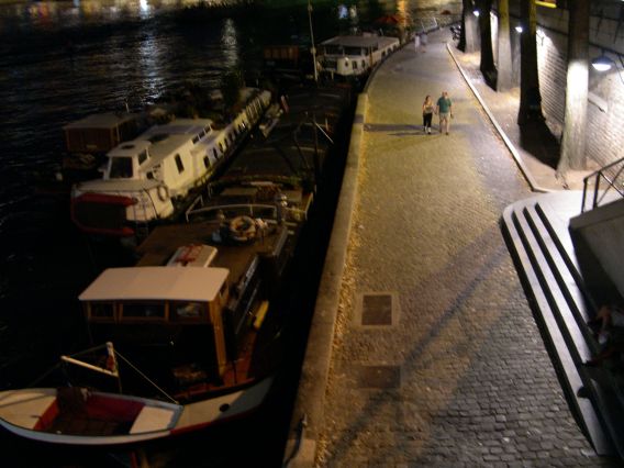  berges de la Seine à la nuit tombée